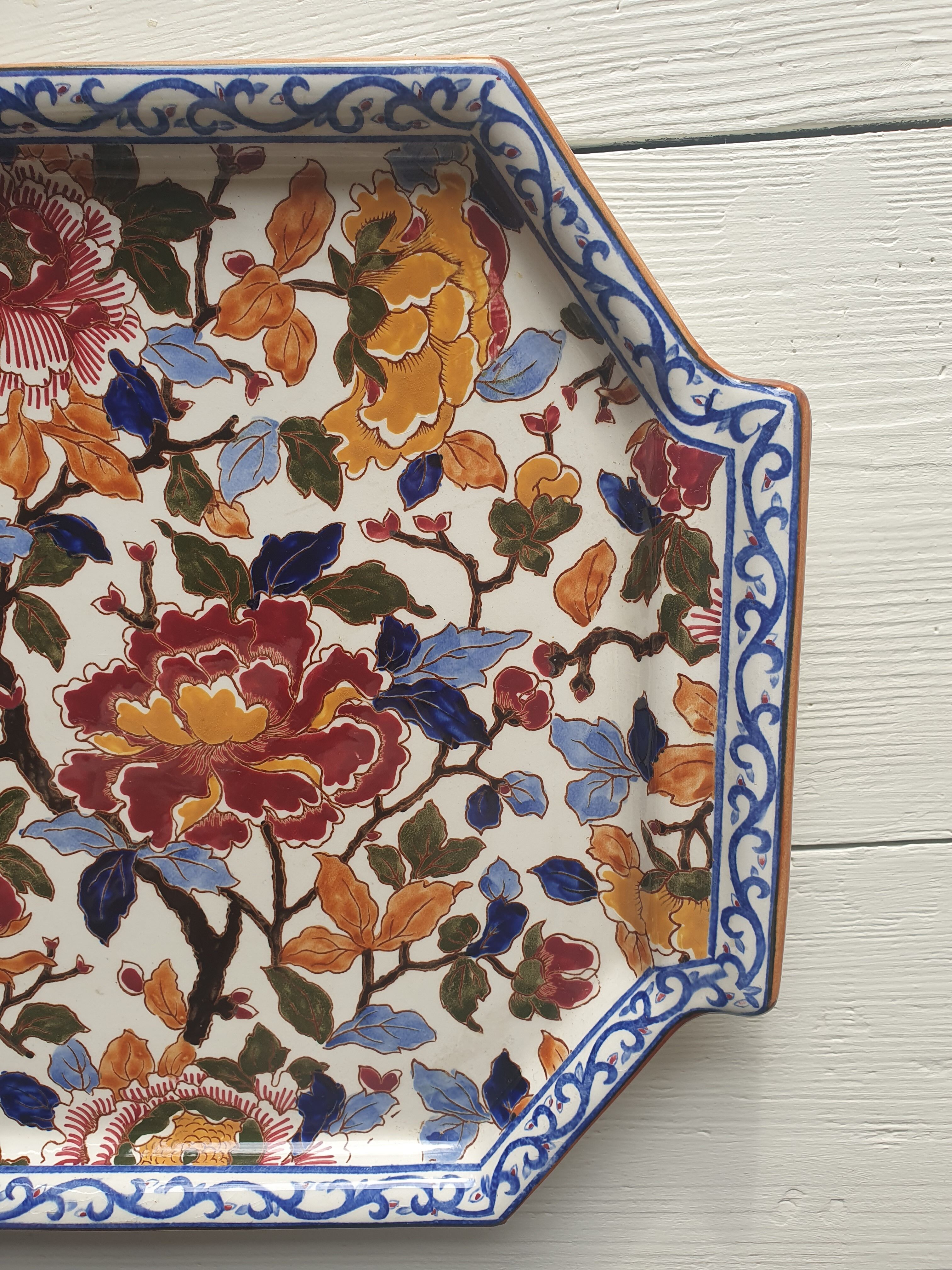 Top dish in earthenware of Gien decoration Peony