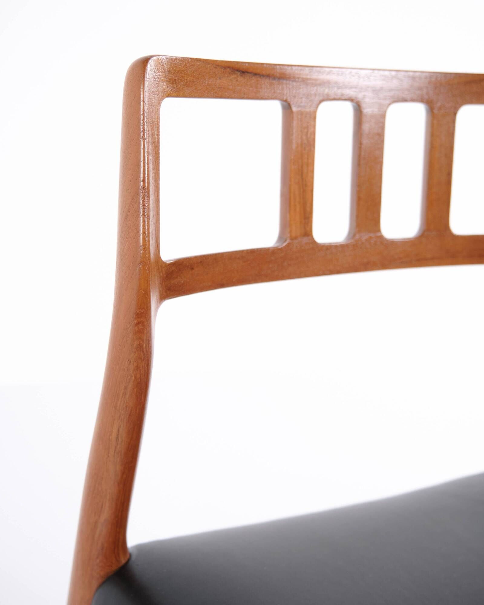 Dining chair – Niels Otto Møller – Model 79 – Teak & black leather – JL Møllers Møbelfabrik – 1960s