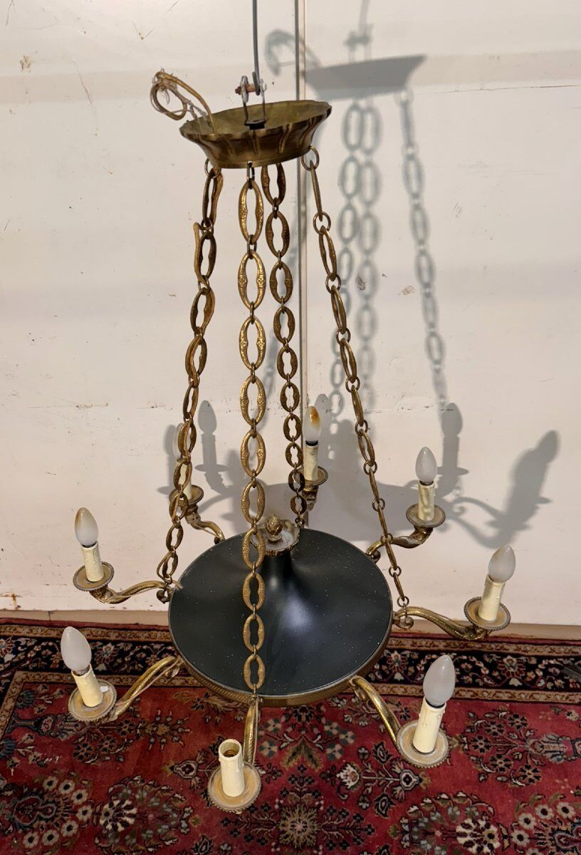 Grand lustre aux dauphins à 8 bras de lumières de style Empire en bronze