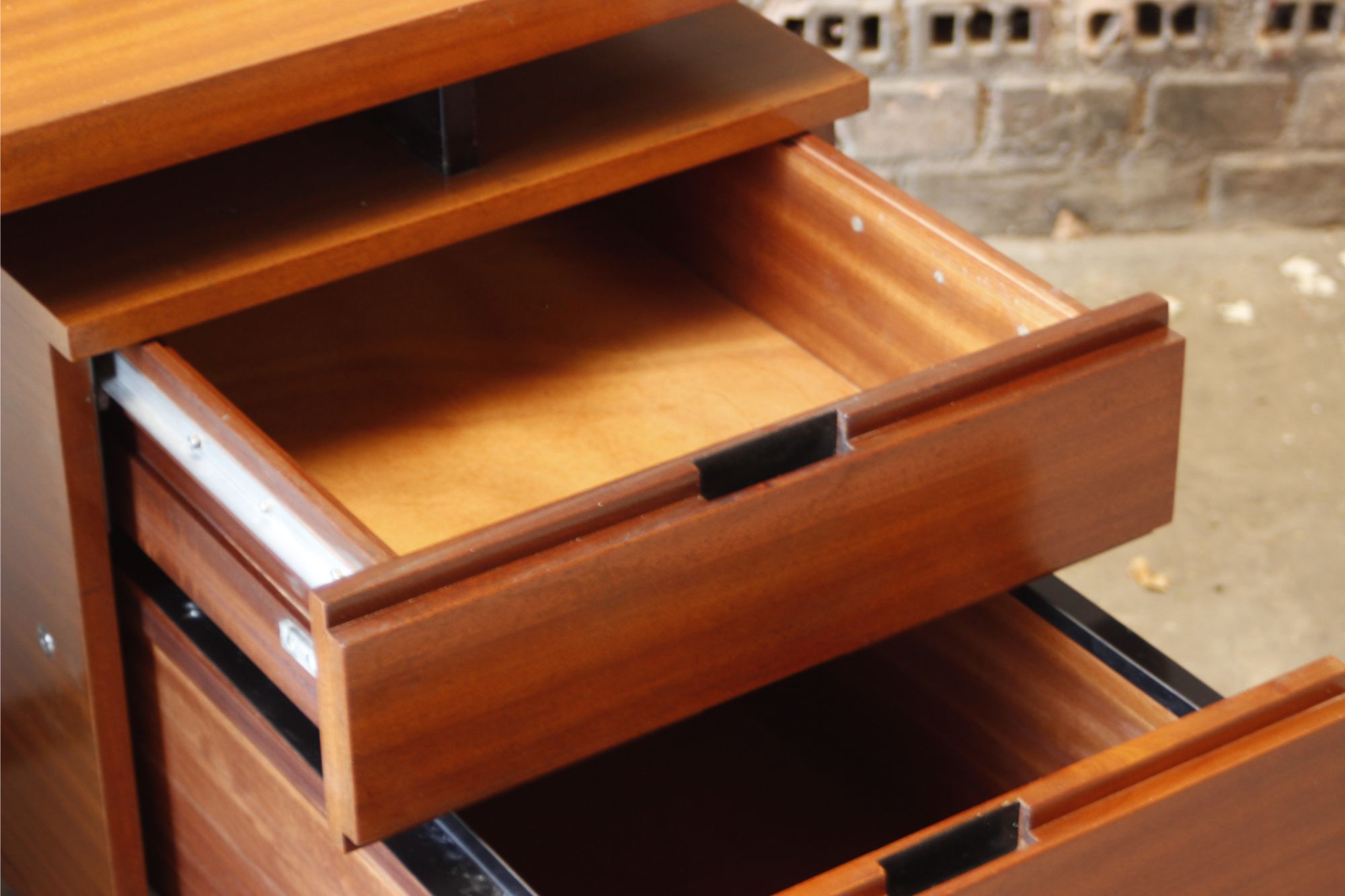 Mahogany veneer desk by Pierre Guariche for Minvielle, 1950s