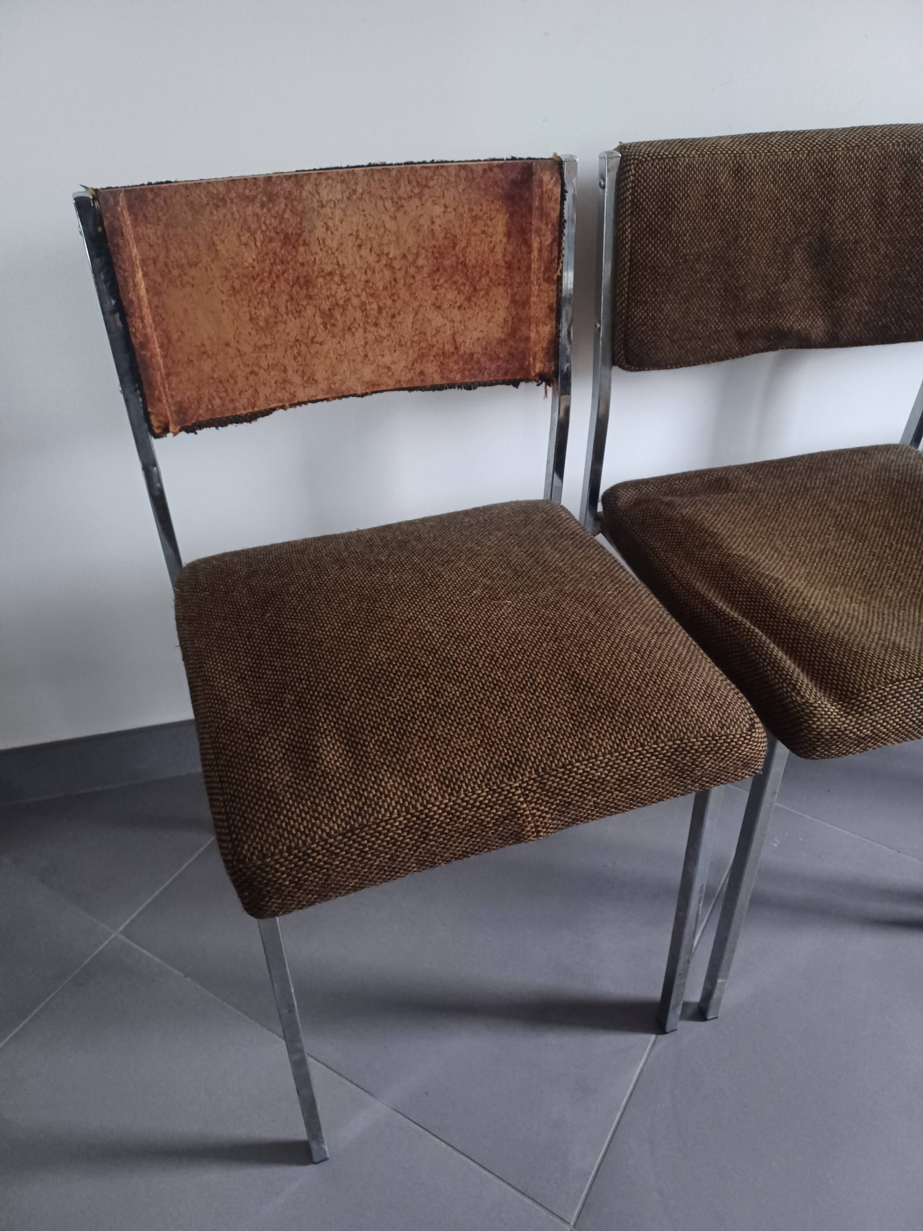 Five chairs in chromed metal and mottled fabric