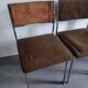 Cinq chaises en métal chromé et tissu chiné