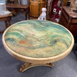 Round pedestal table