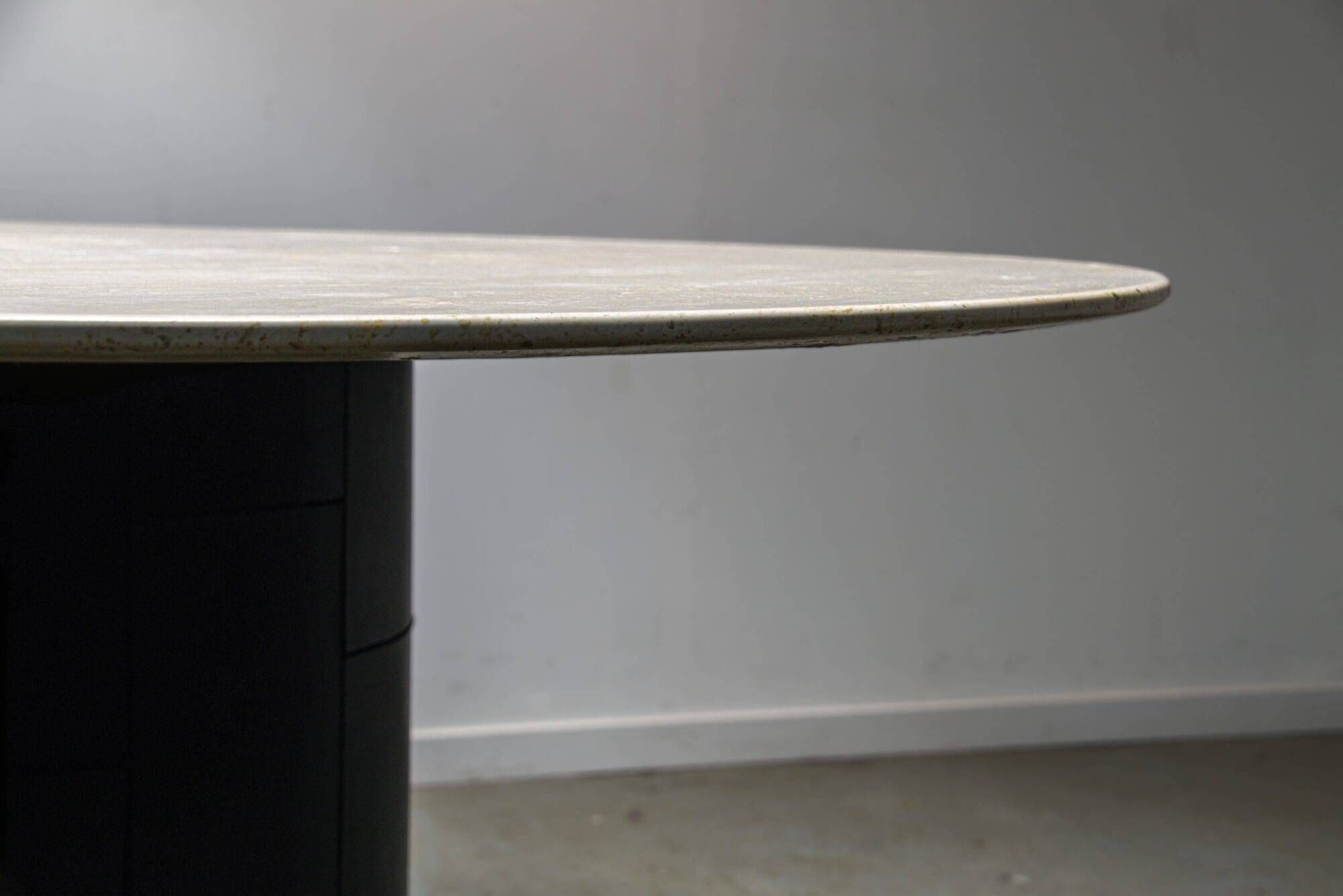 Table à manger Tobio en travertin et cuir par Afra & Tobia Scarpa pour B&B Italia, 1977