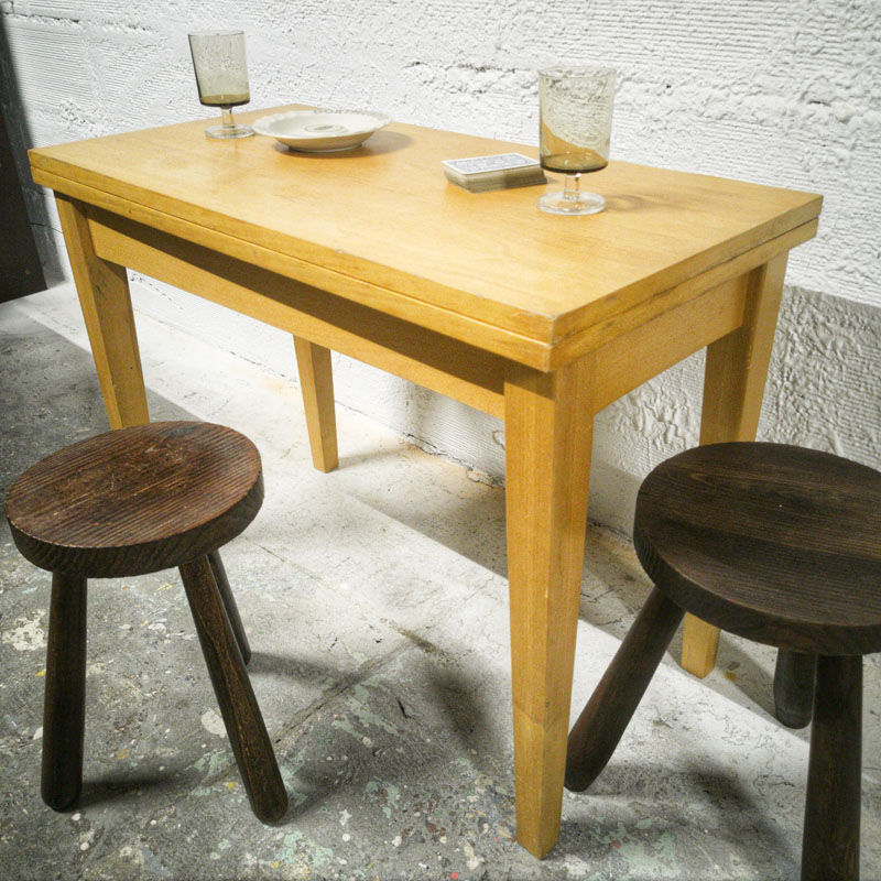 Children's wallet table