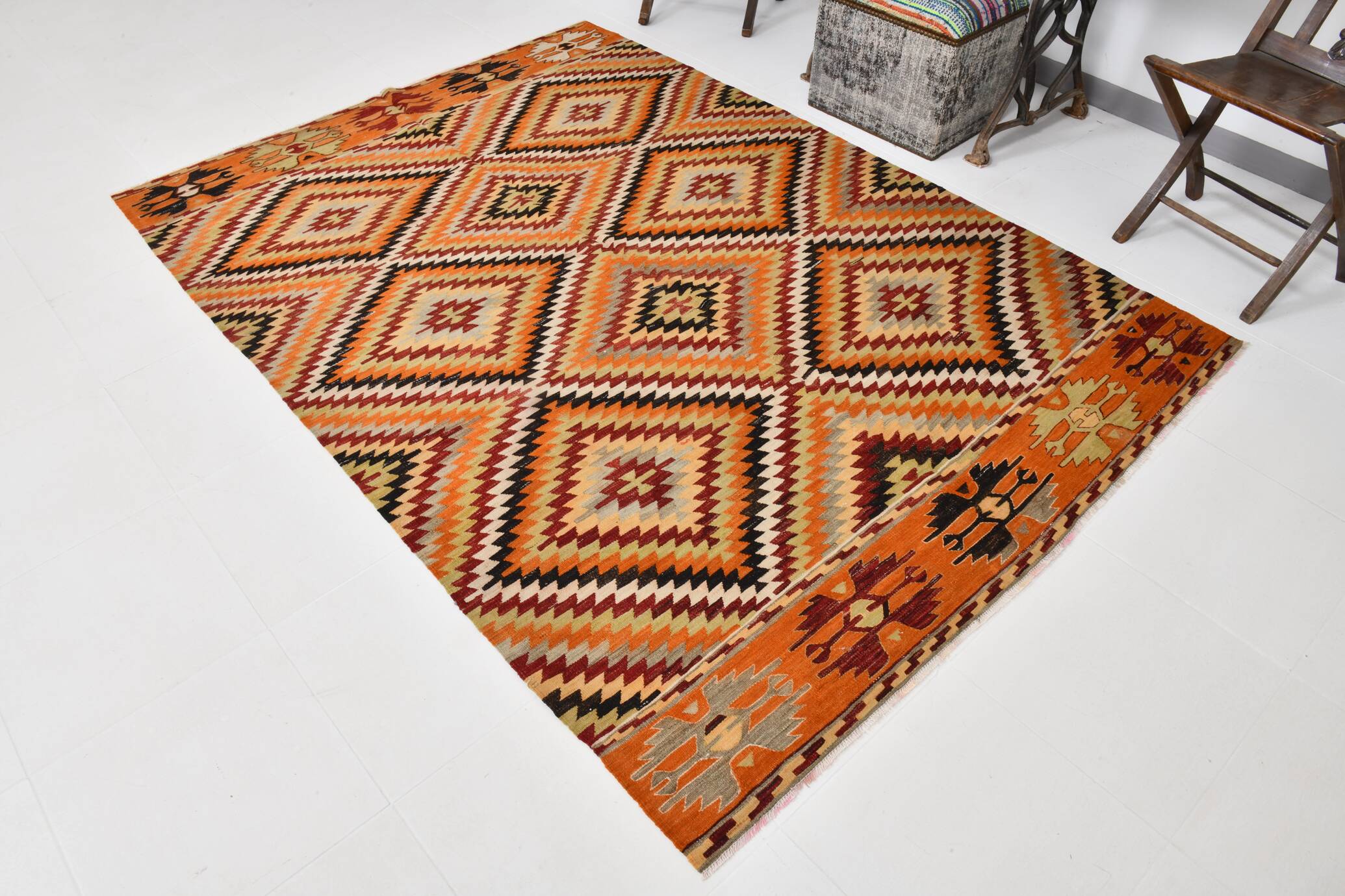 Tapis Kilim en laine fait main tribal noir orange 6x8