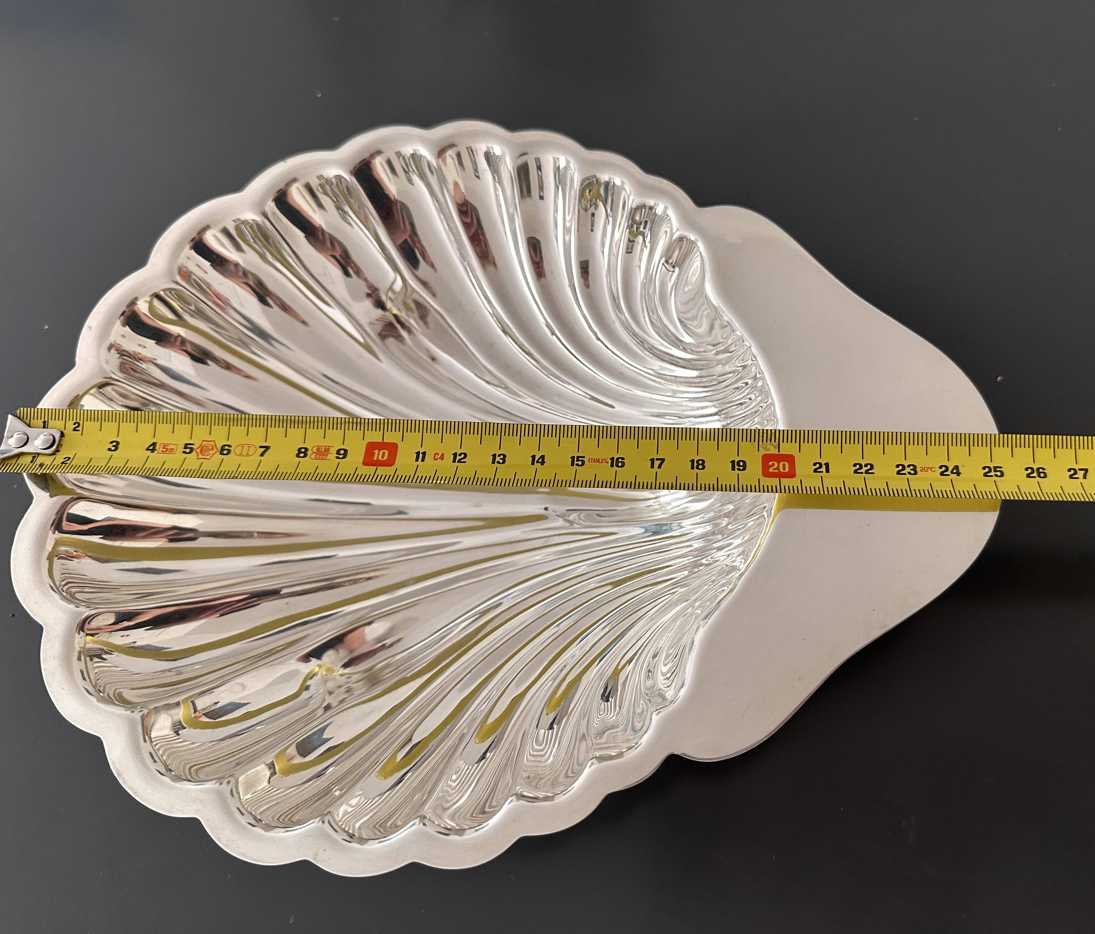 Large shell dish in silver metal Christofle Fleuron