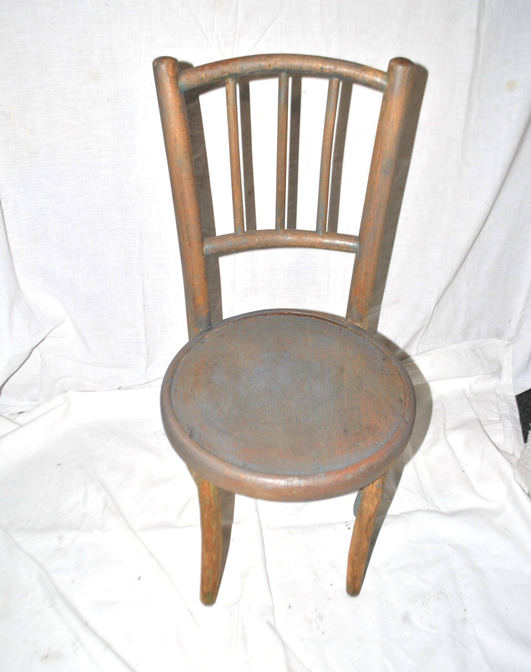 Child's bistro chair in curved turned wood, Fischel Thonet style, 1950.