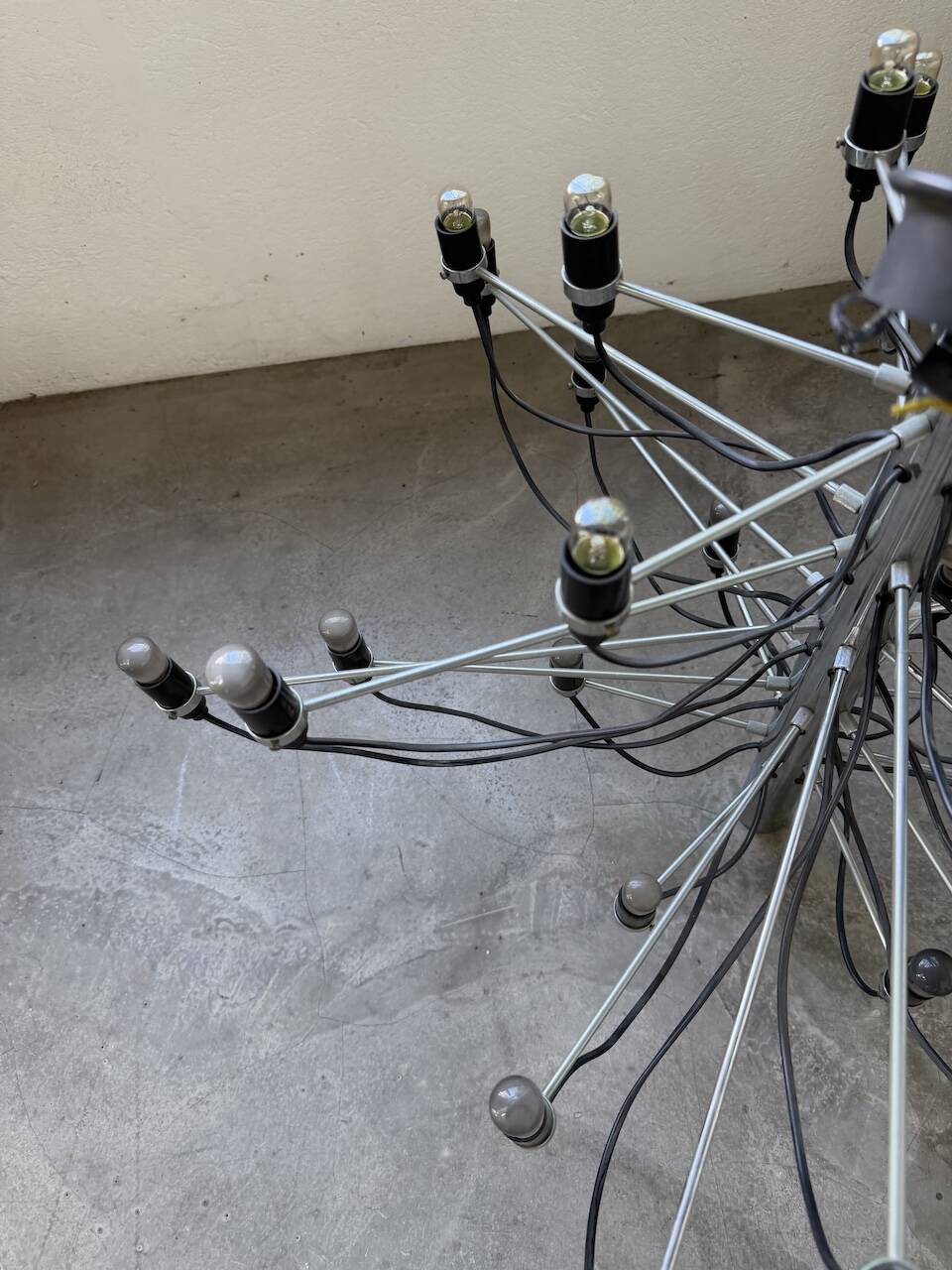Lustre suspension Gino Sarfatti for Arteluce 30 lights model 2097 from the 1960s.