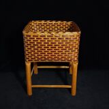 Plant holder wicker basket on foot