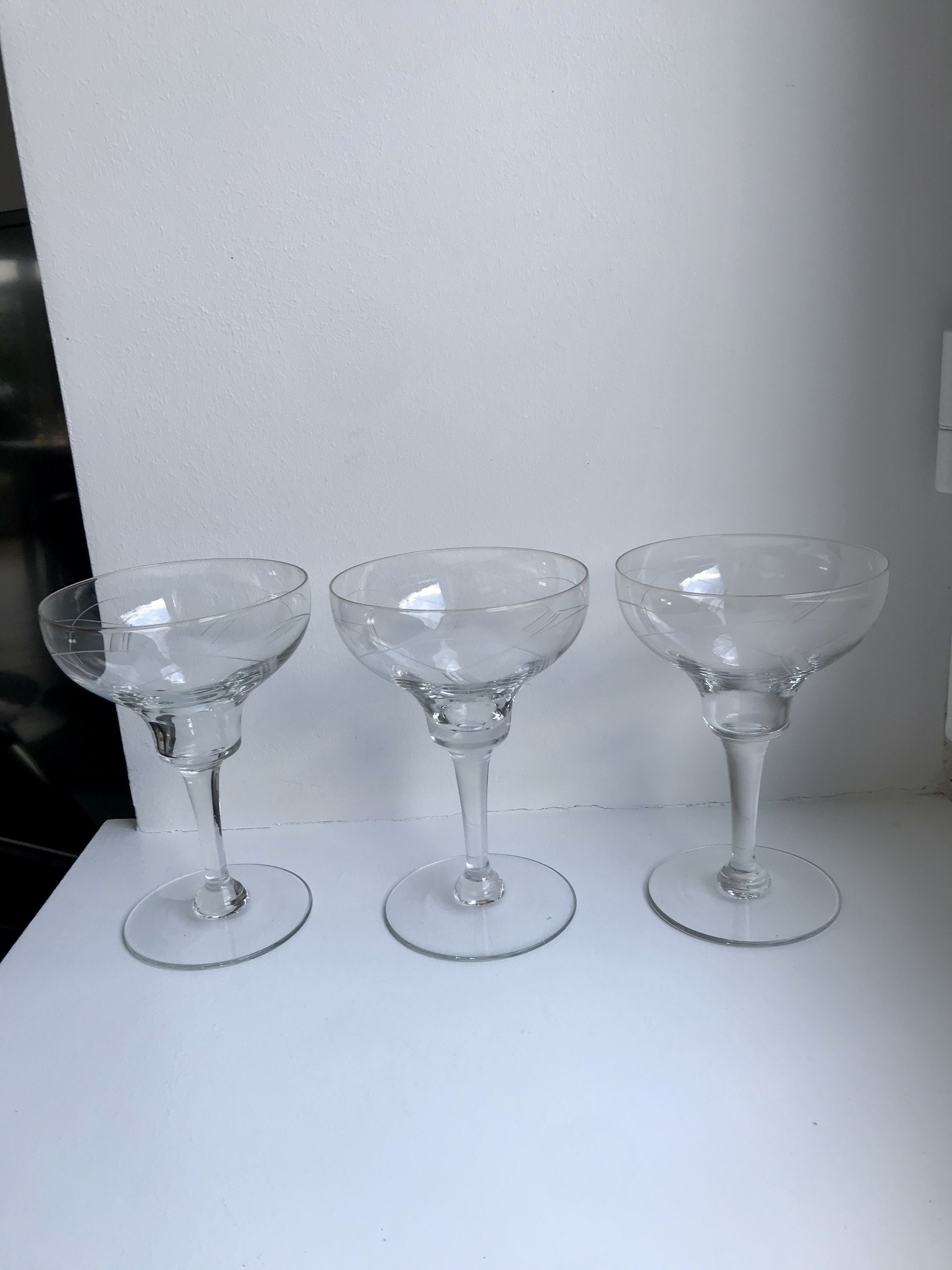 Set of 6 champagne glasses in crystal engraved Art Deco 30s