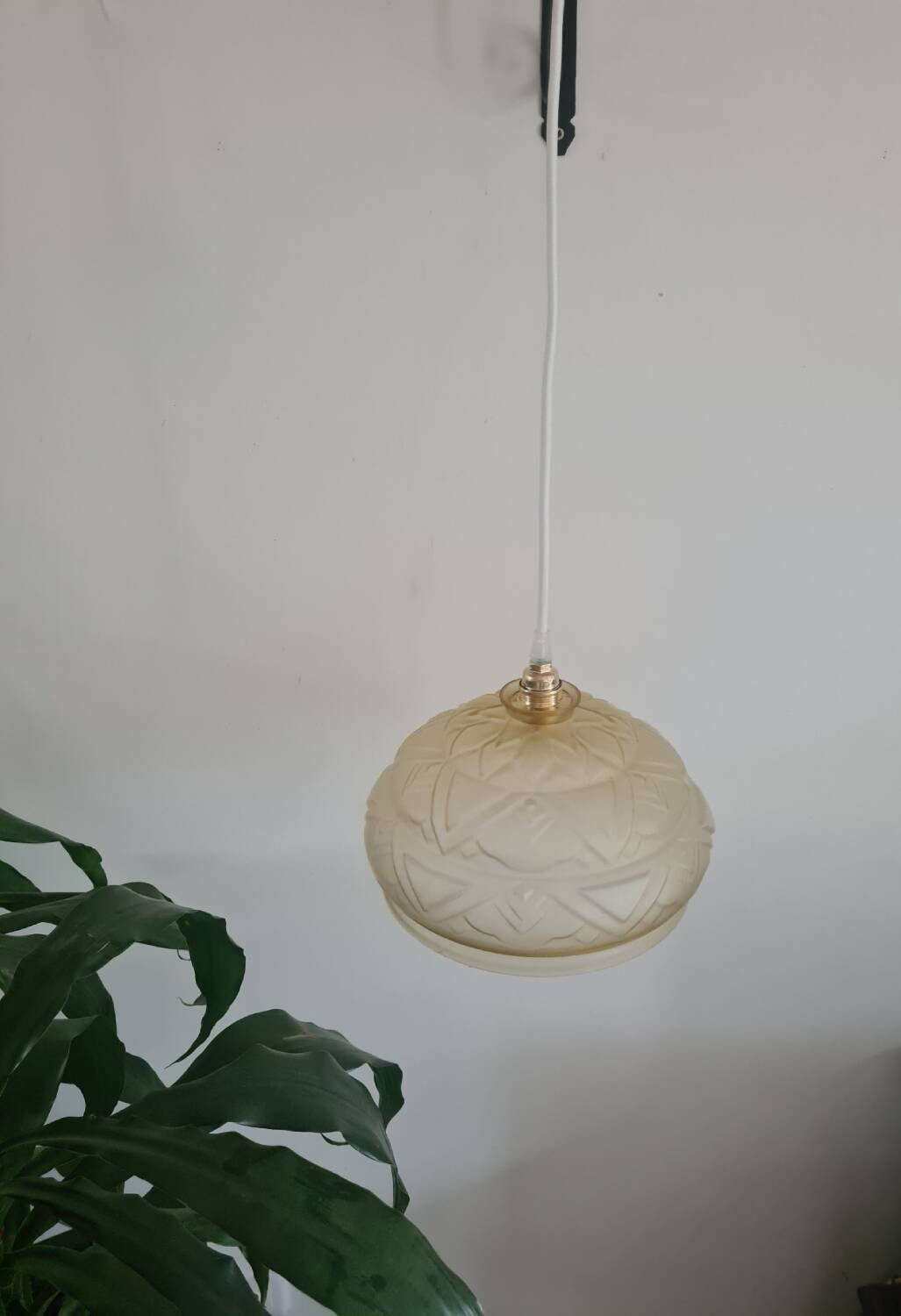 Light yellow Art Deco lampshade pendant light
