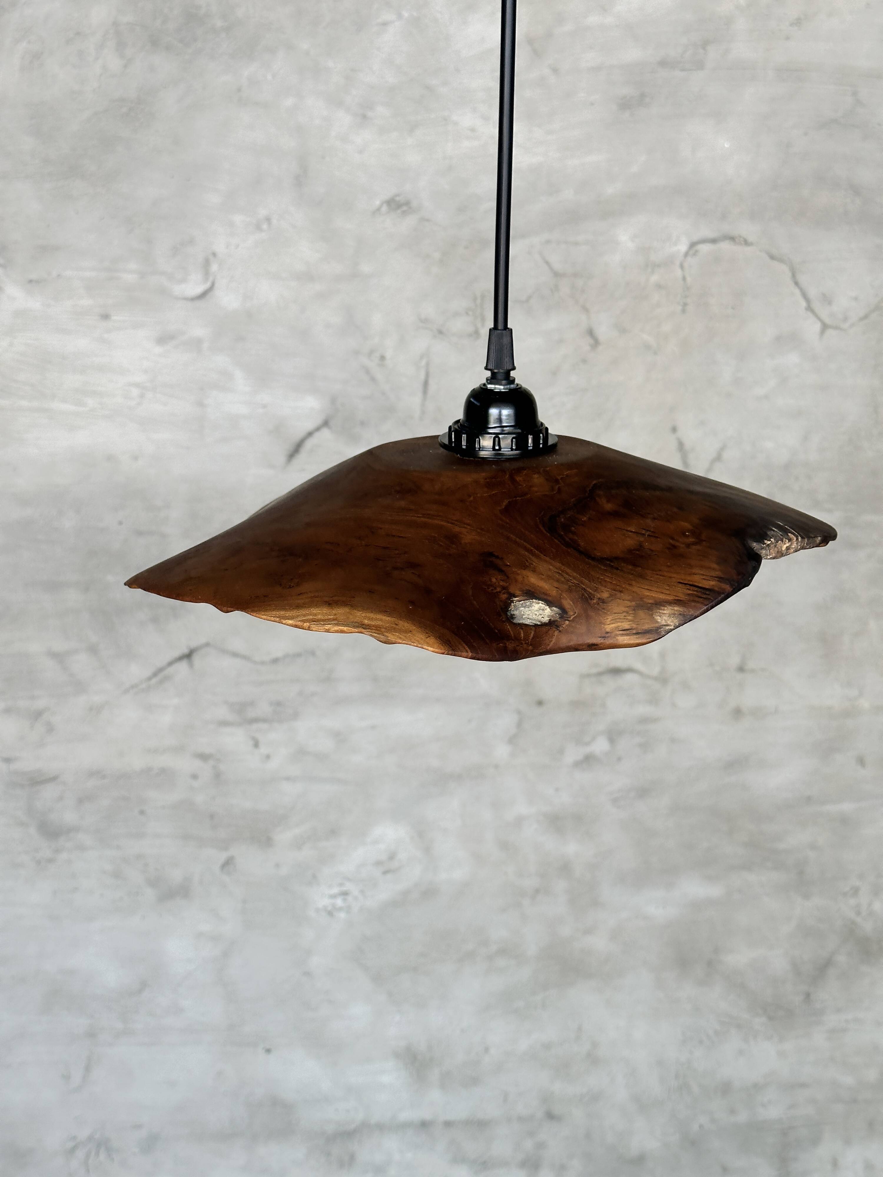 Small pendant light in corrugated teak leaf (Small D:30 H:20)