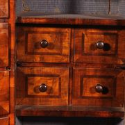 Cabinet allemand en noyer, XVIIIème siècle