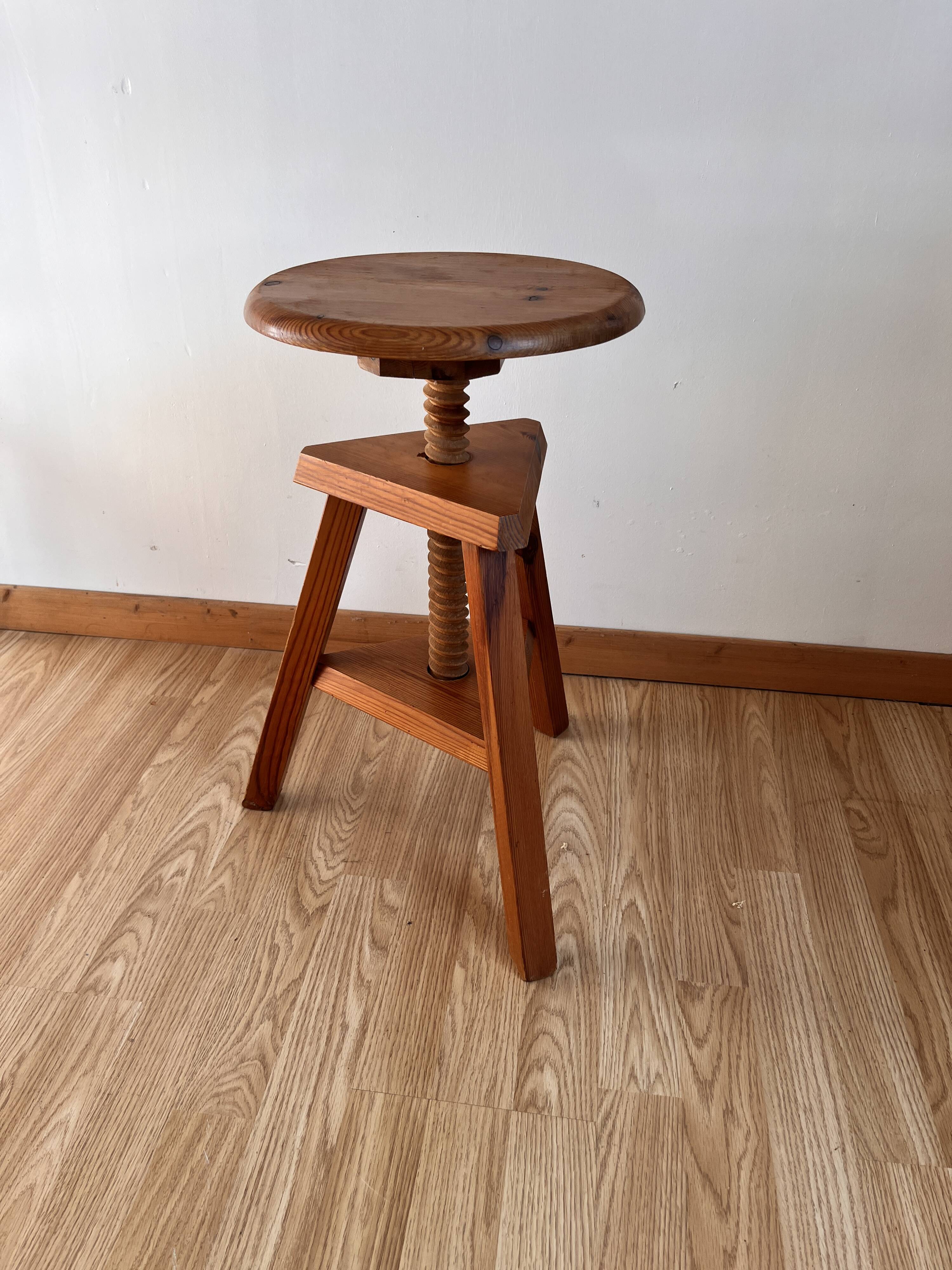 Screw stool pine
