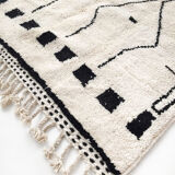 Beni Ouarain ecru Berber rug with black patterns 250x147cm