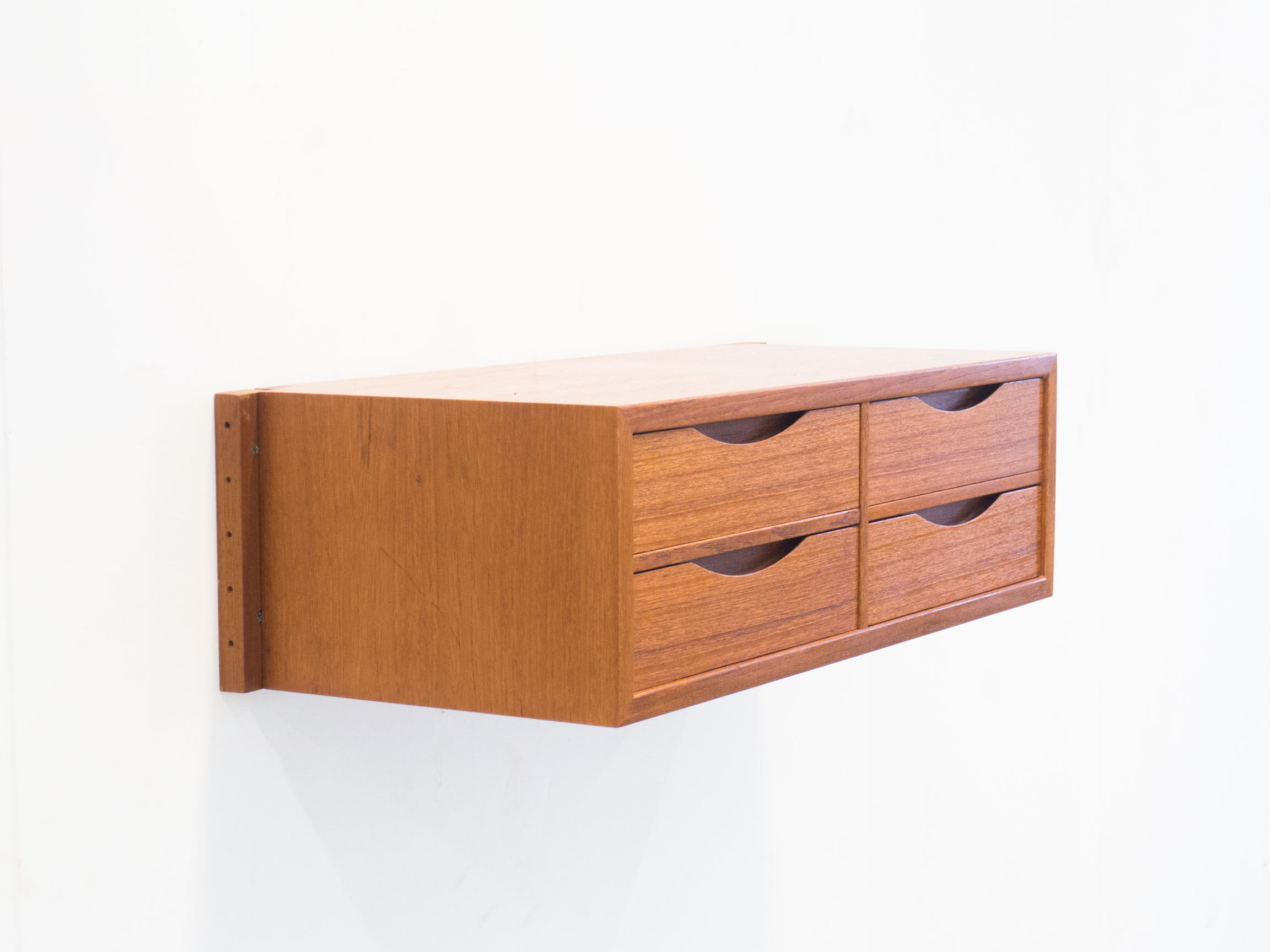 Bruksbo Tegnekontor ‘Veggen Deluxe’ wall cabinets – Torbjørn Afdal & Rolf Hesland