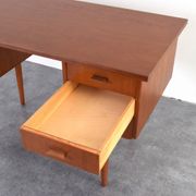 Bureau en teck danois des années 1960.