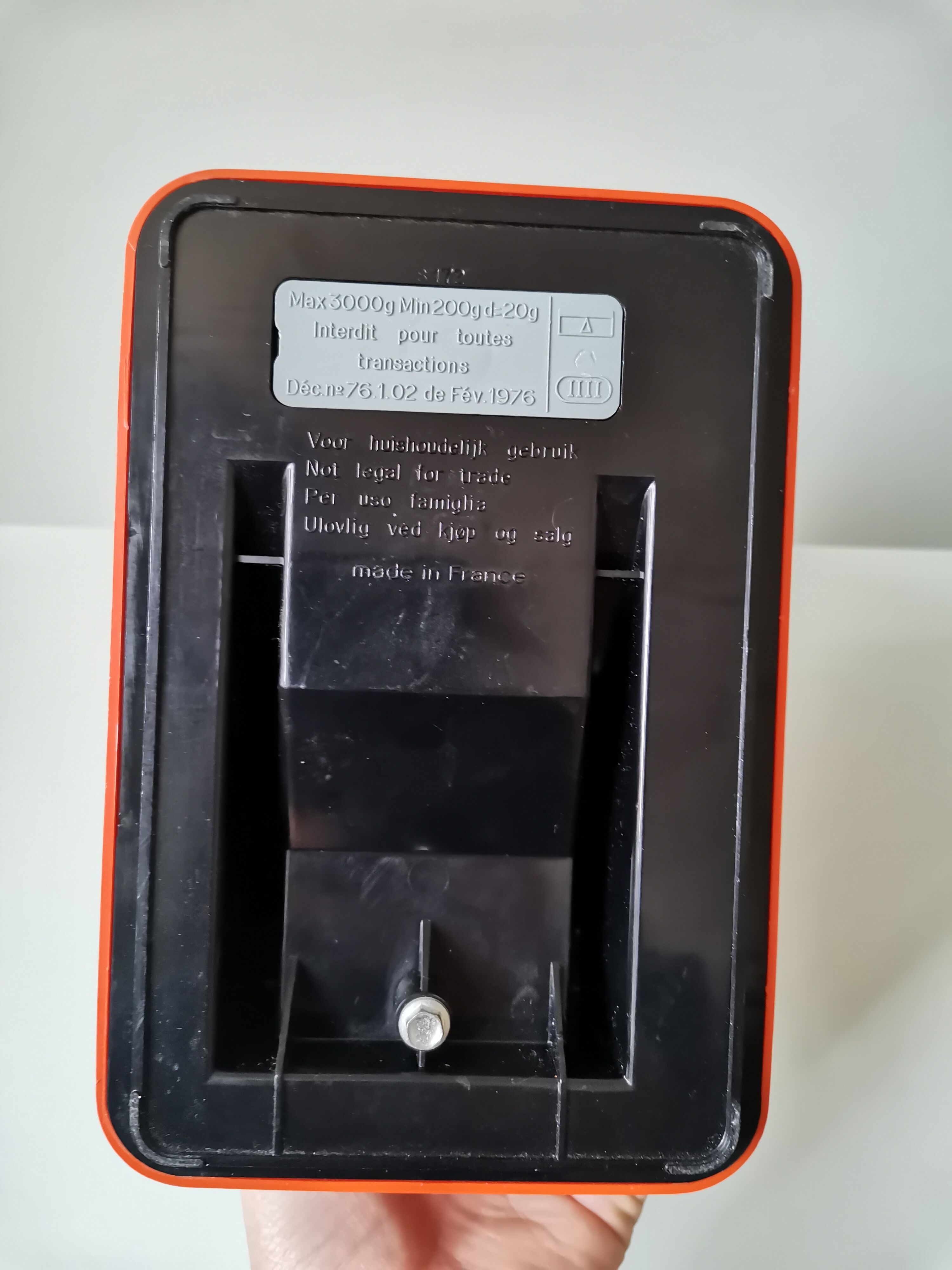 Vintage scale format Terraillon orange 70s