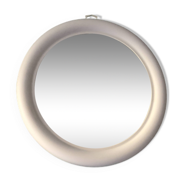 Round mirror