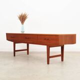 Buffet bas danois en teck, années 1960