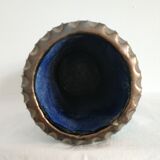 Vase rouleau à glaçure bleue signé Triki