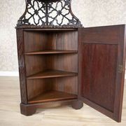 Cabinet d'angle en acajou, années 1890