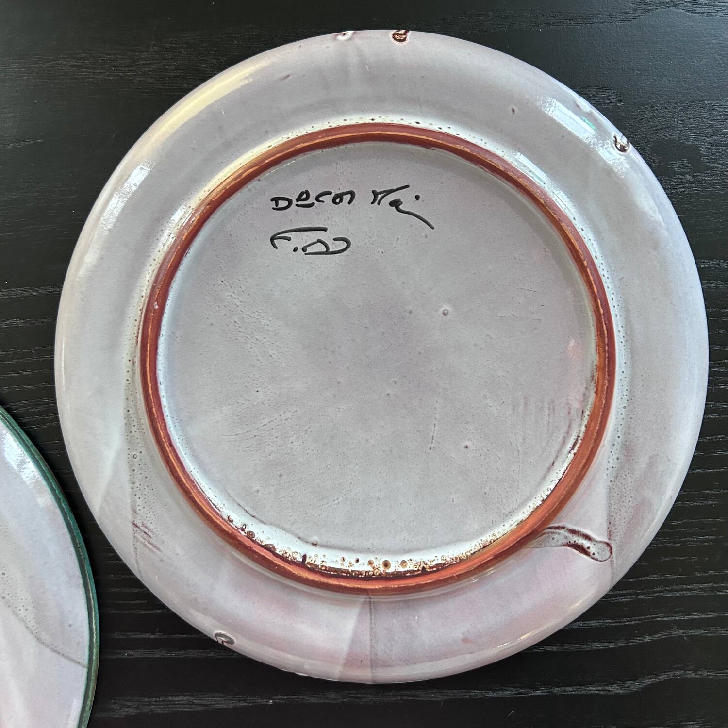 Pair of plates with thistle decoration