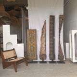 Rectangular Indonesian construction element with blue and yellow plant in carved wood