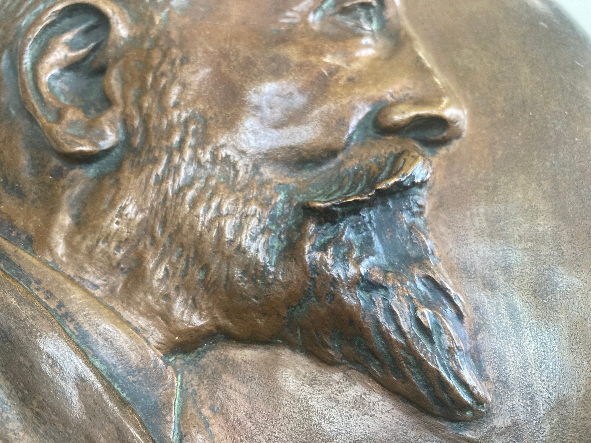 Medallion bas-relief portrait man old bronze 24 cm 1.6 kg foundries Manures et Cie