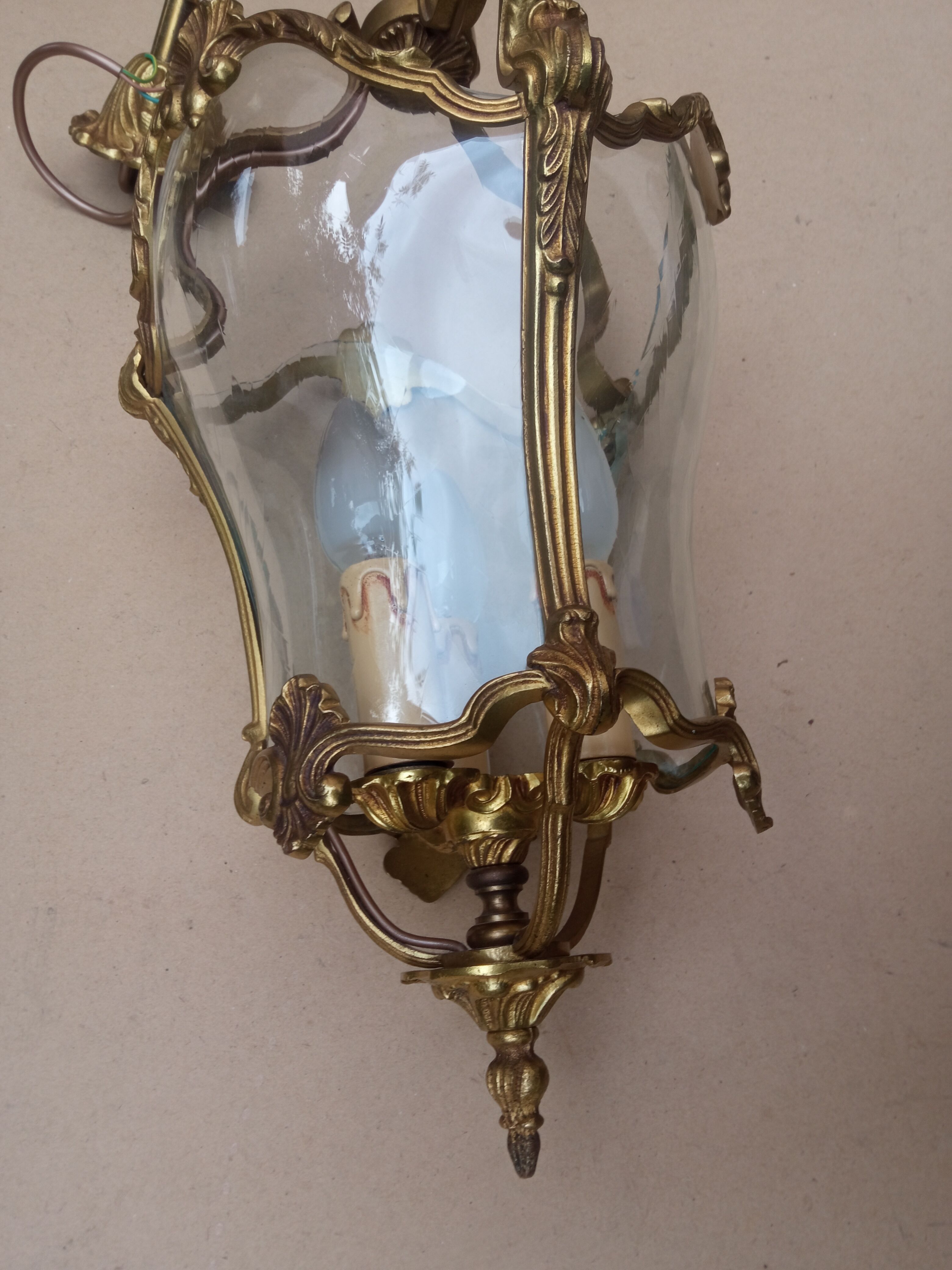 Bronze lantern Louis XV style in working order, curved glasses