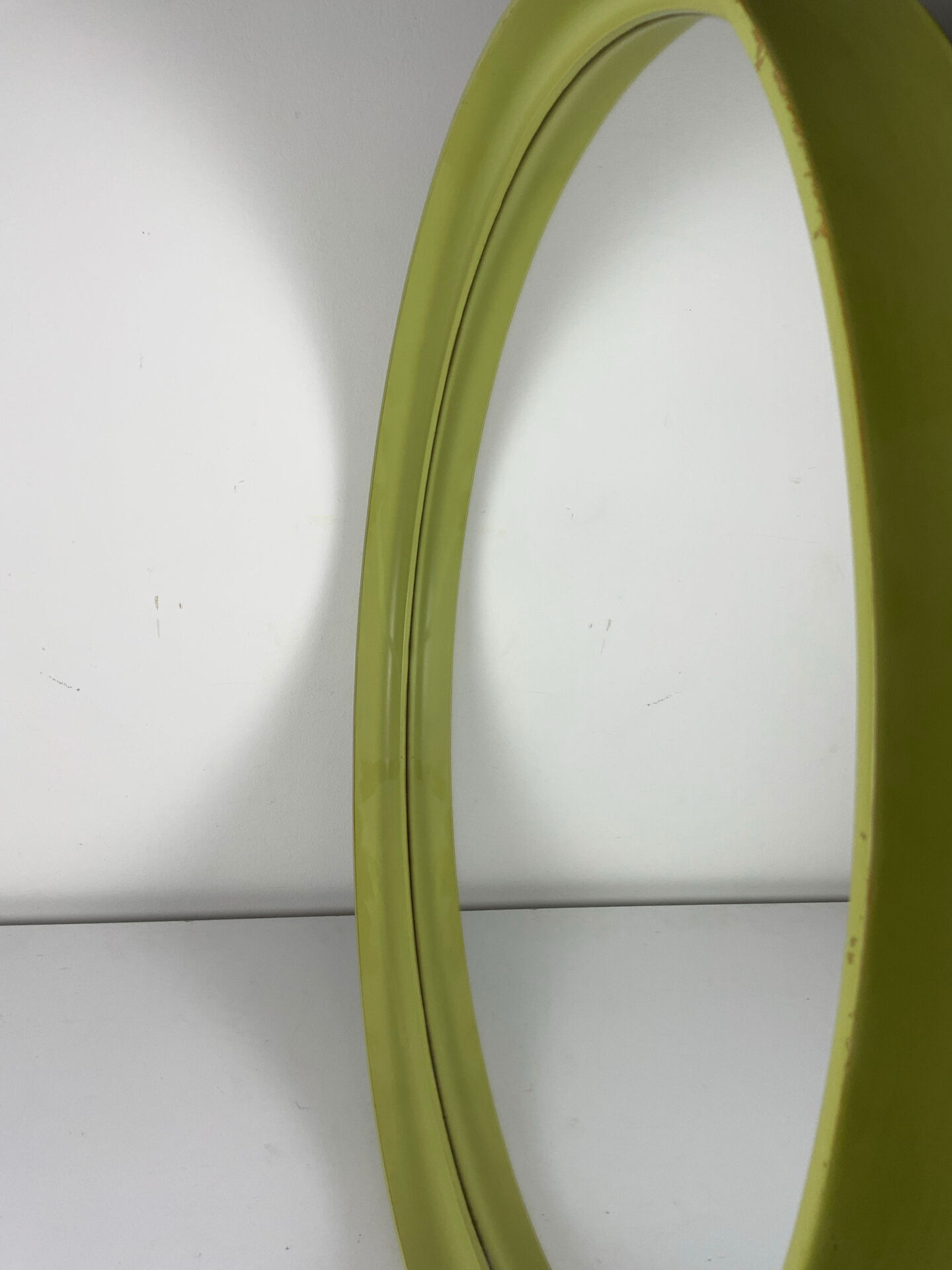 Round mirror