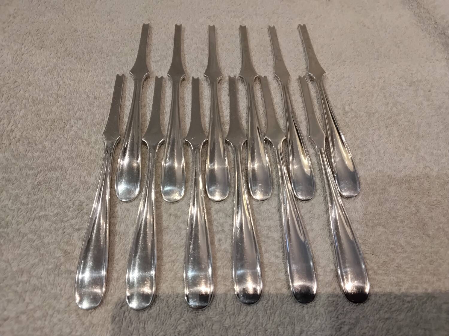 6 silver-plated metal lobster forks by the silversmith Christofle, model Dax.