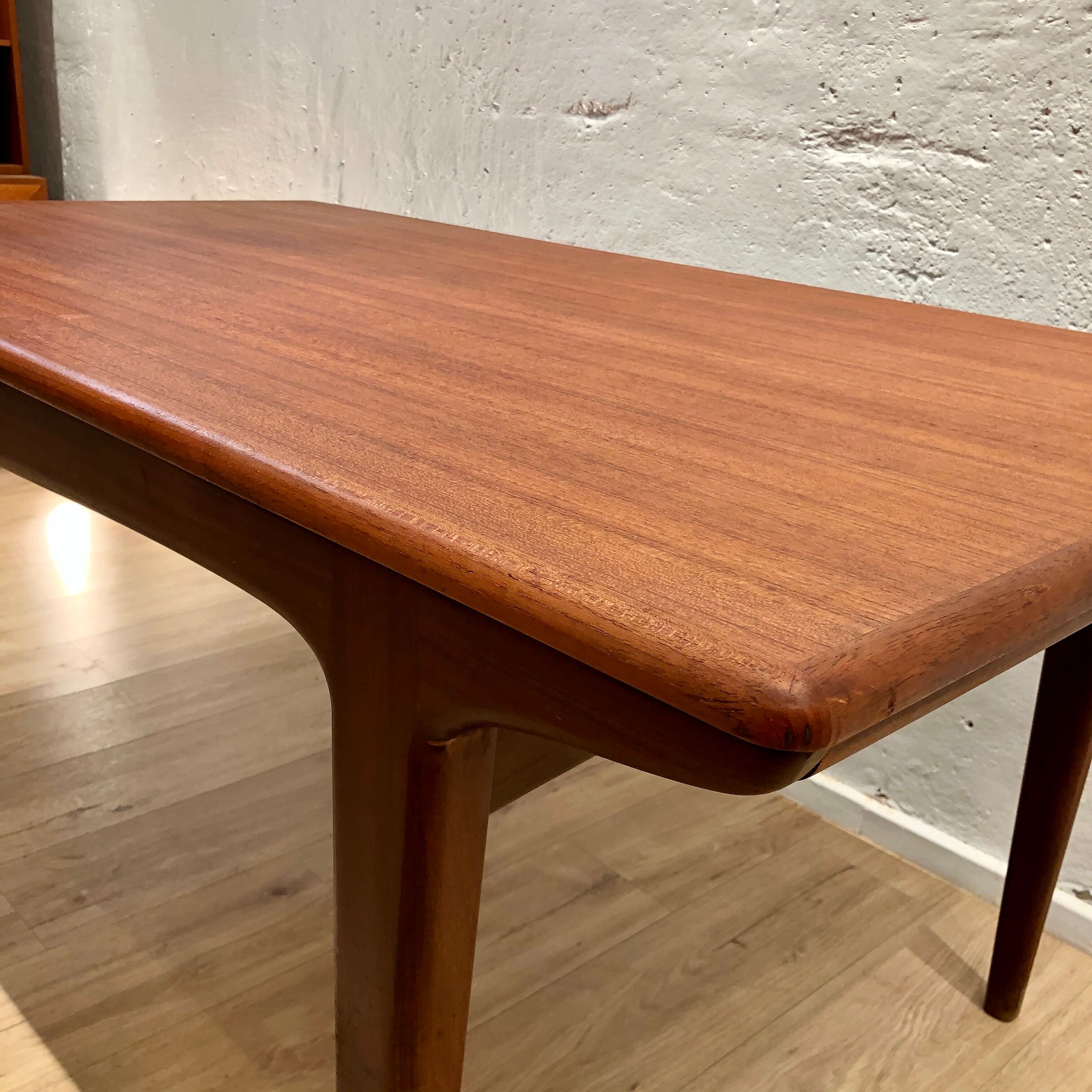 Johannes Andersen table 1960 in teak