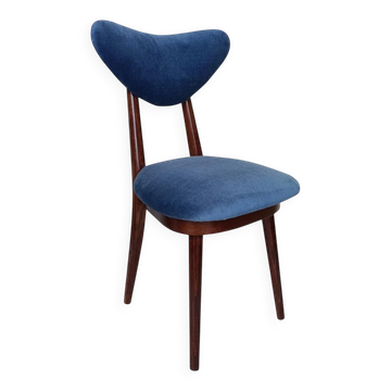 Heart-shaped chair in blue velvet and beech wood, mid-20th century, Poland, 1960s.