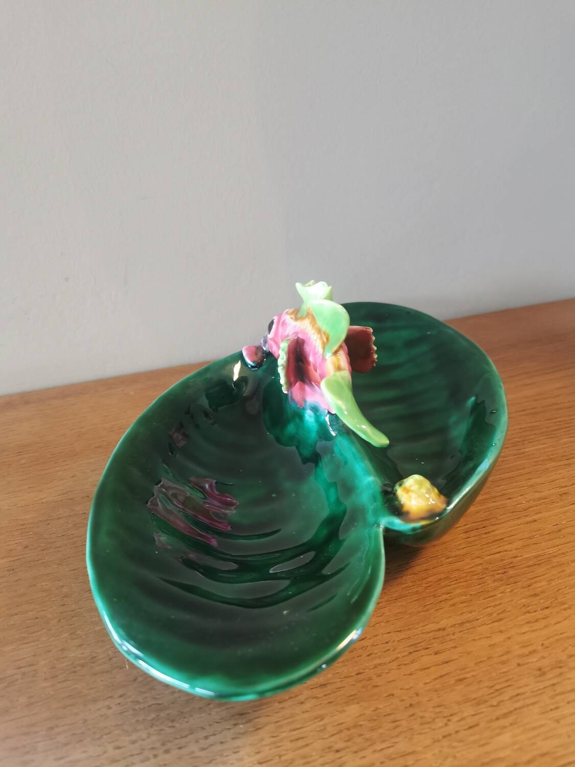 Vallauris fish slip dish with 2 compartments