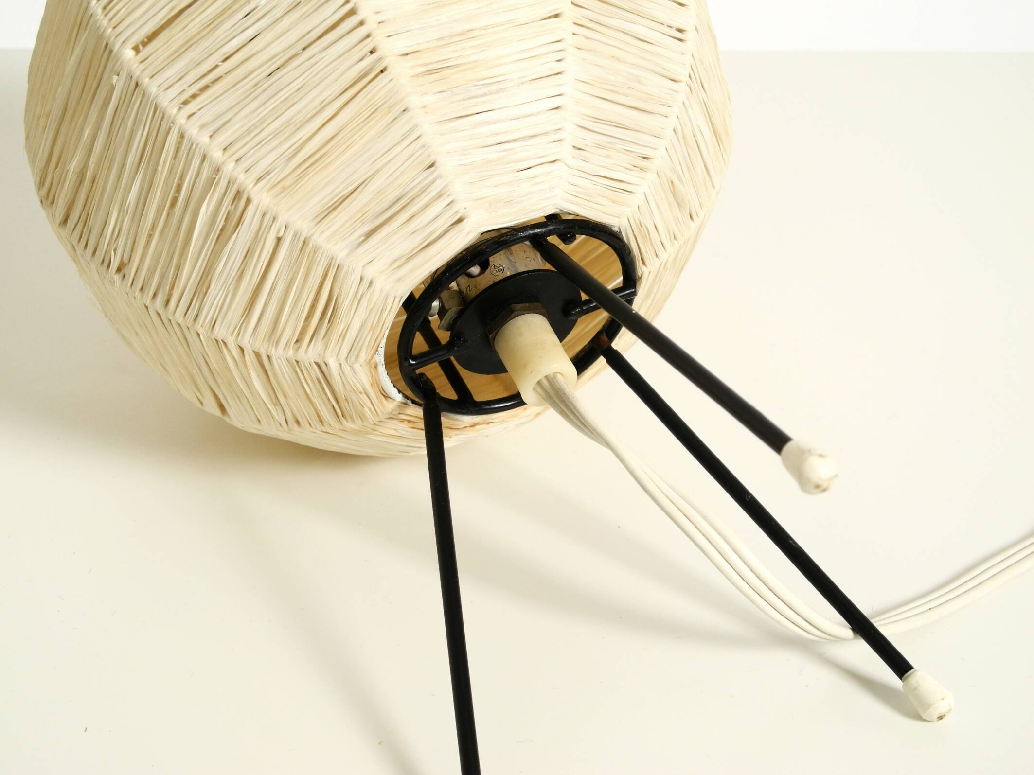 Beautiful mid-century modern tripod raffia table lamp