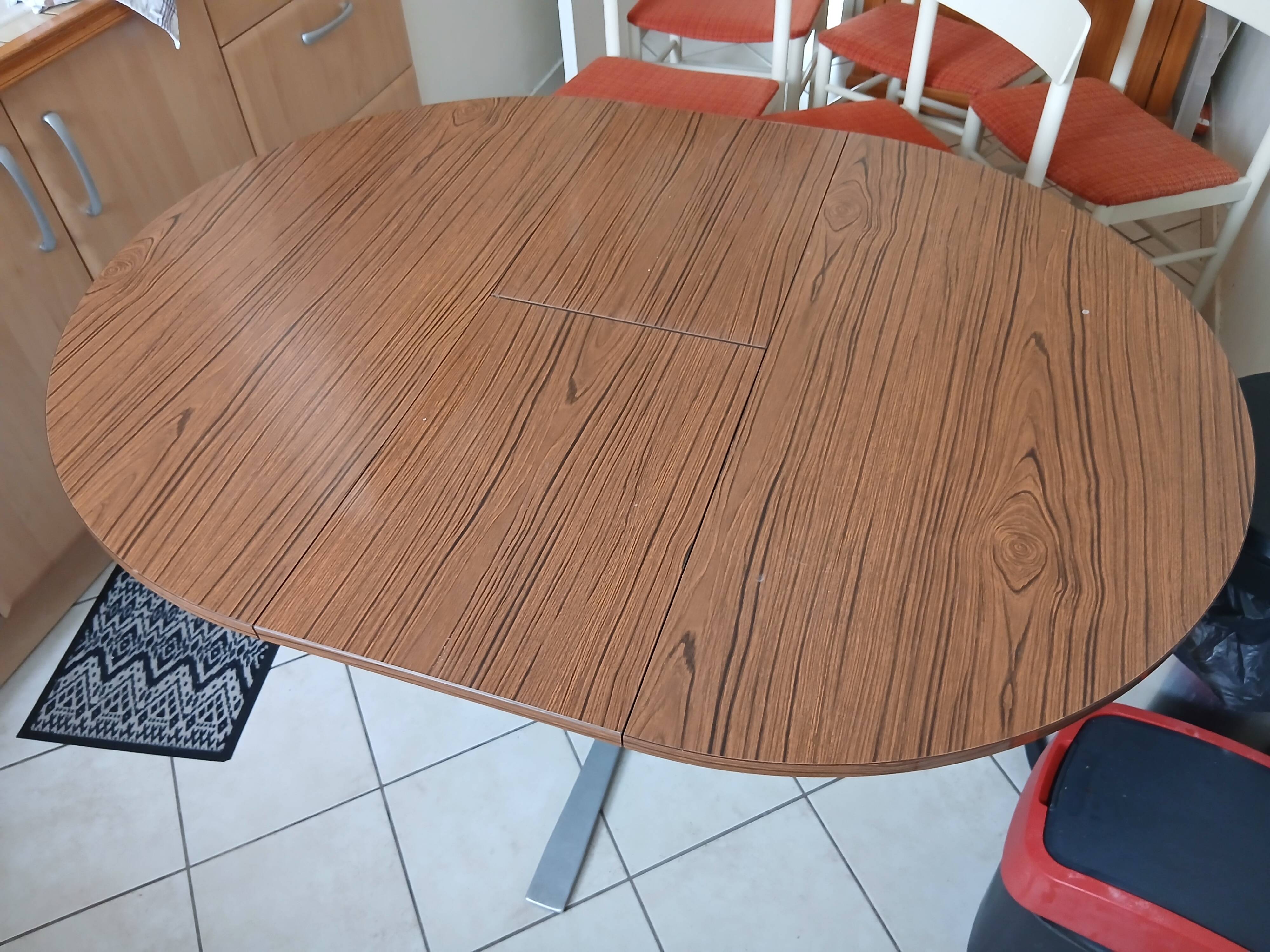 Round butterfly formica table