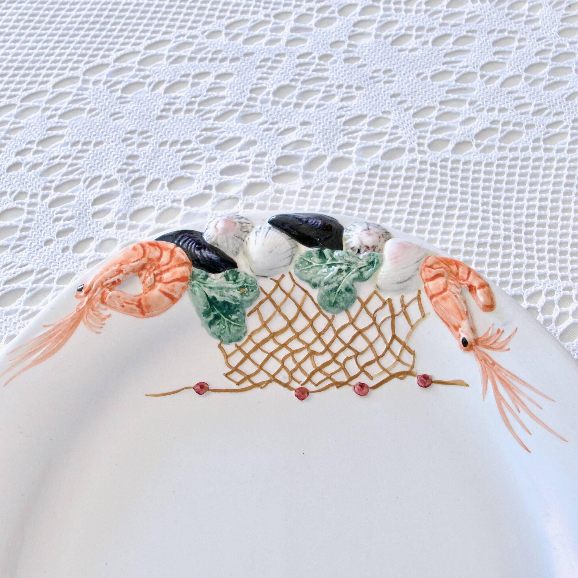 Très grand plat en barbotine portugaise pour fruits de mer et homard