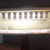 Gueridon circulaire dessu marbre blanc