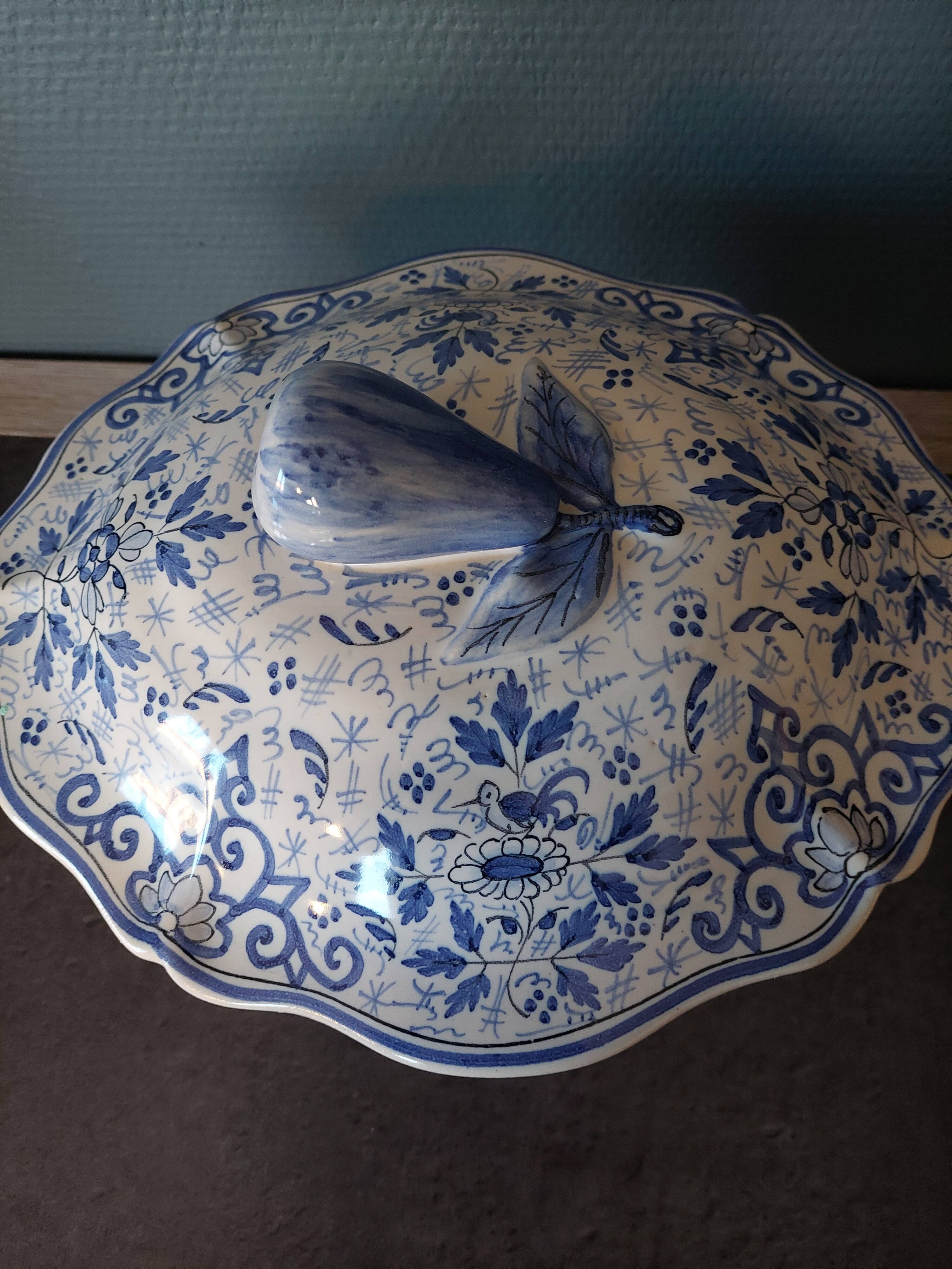 Vintage fleur-de-lis soup