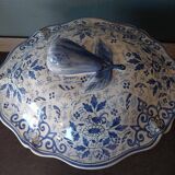 Vintage fleur-de-lis soup