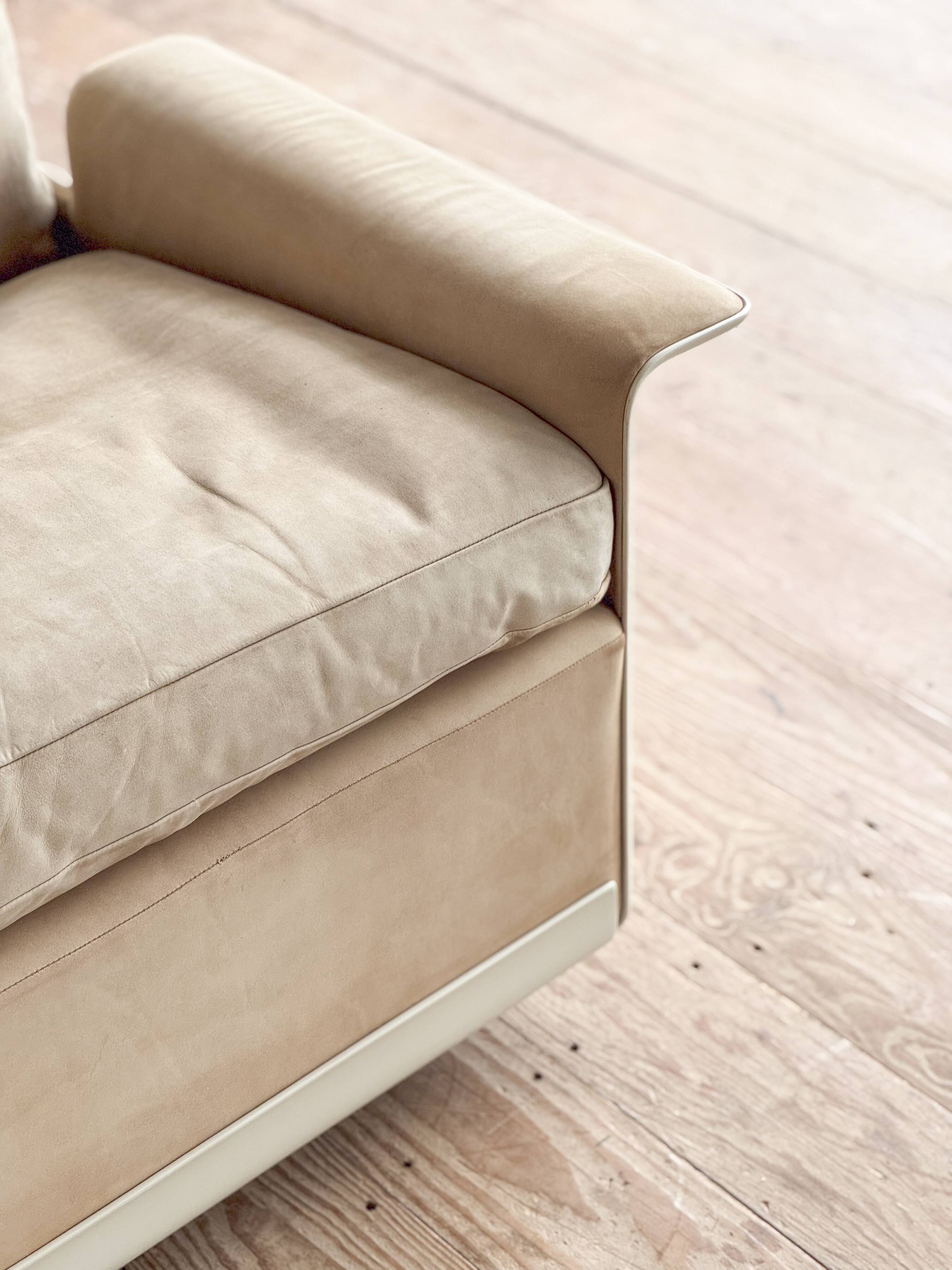 Fauteuil design 620 en cuir suédé beige par Dieter Rams, Vitsœ, Mid-Century