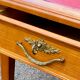 Bureau plat style Louis XVI réversible 6 tiroirs cuir rouge