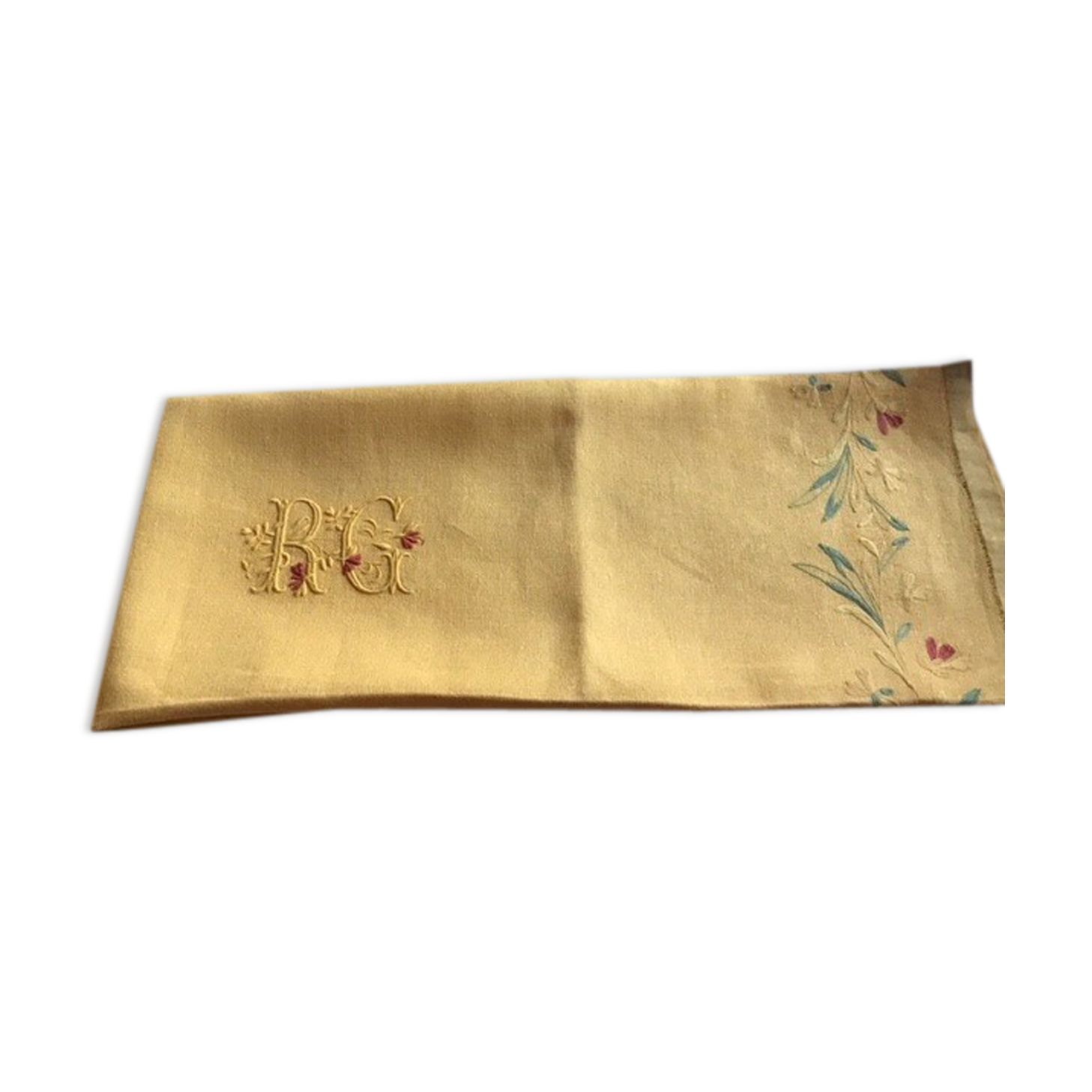 Yellow linen table centre