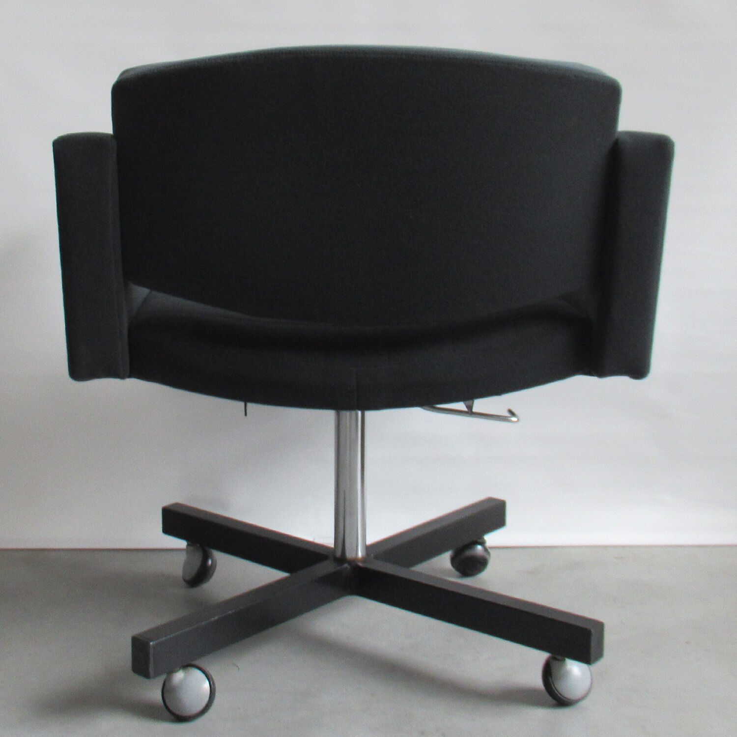 Office chair Pierre Guariche's board for Meurop