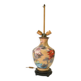 Vase en émail cloisonné monté en lampe