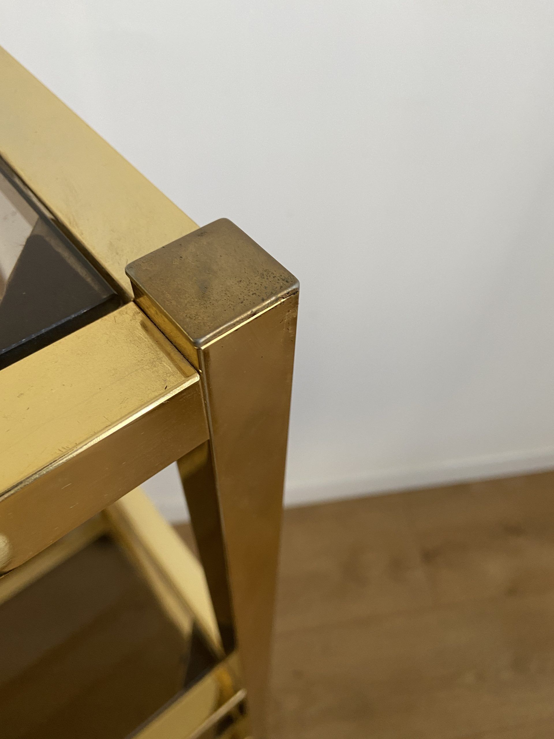 VINTAGE SHELF CONSOLE IN GOLD METAL AND SMOKED GLASS