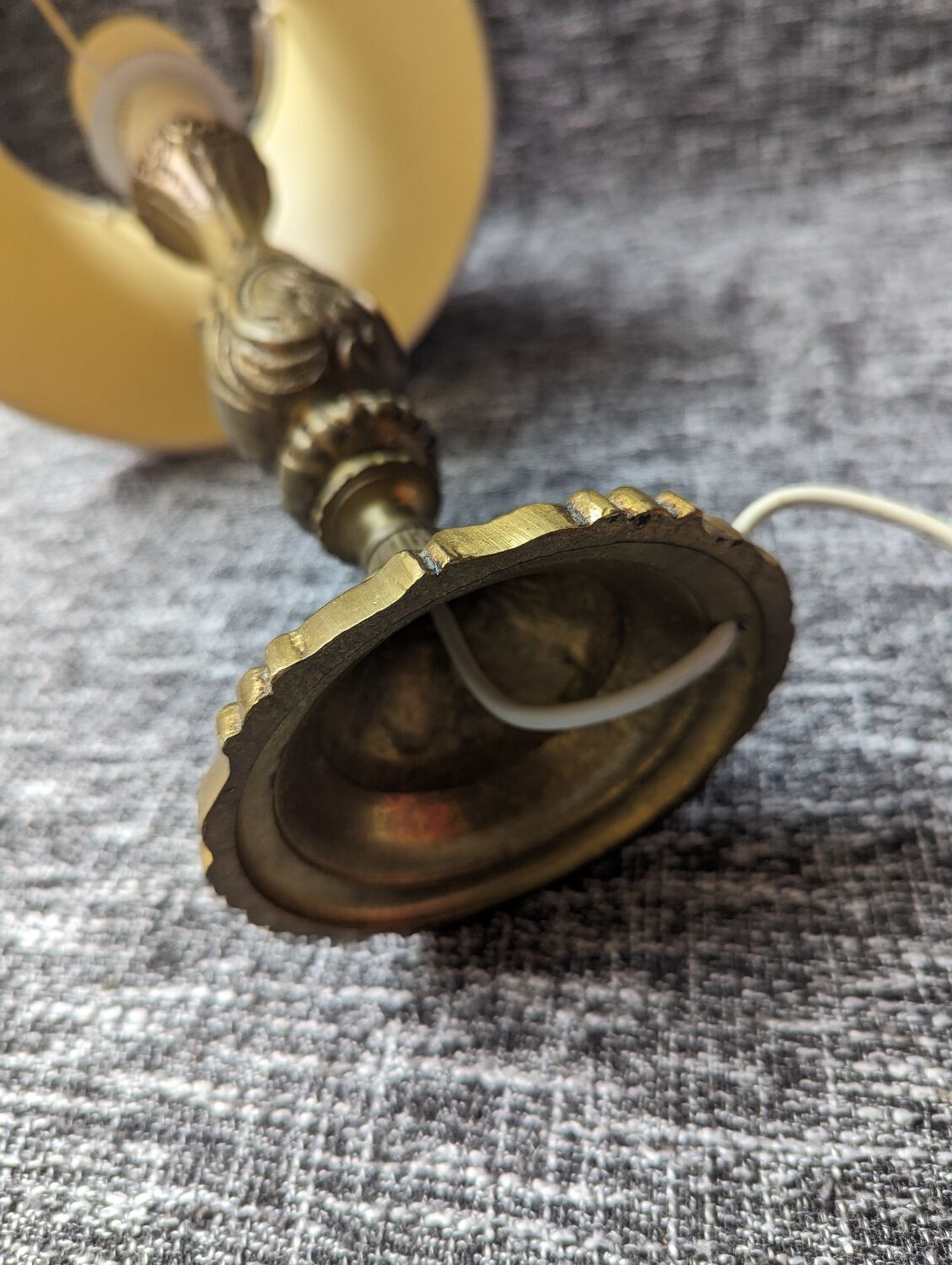 Baroque style lamp in bronze