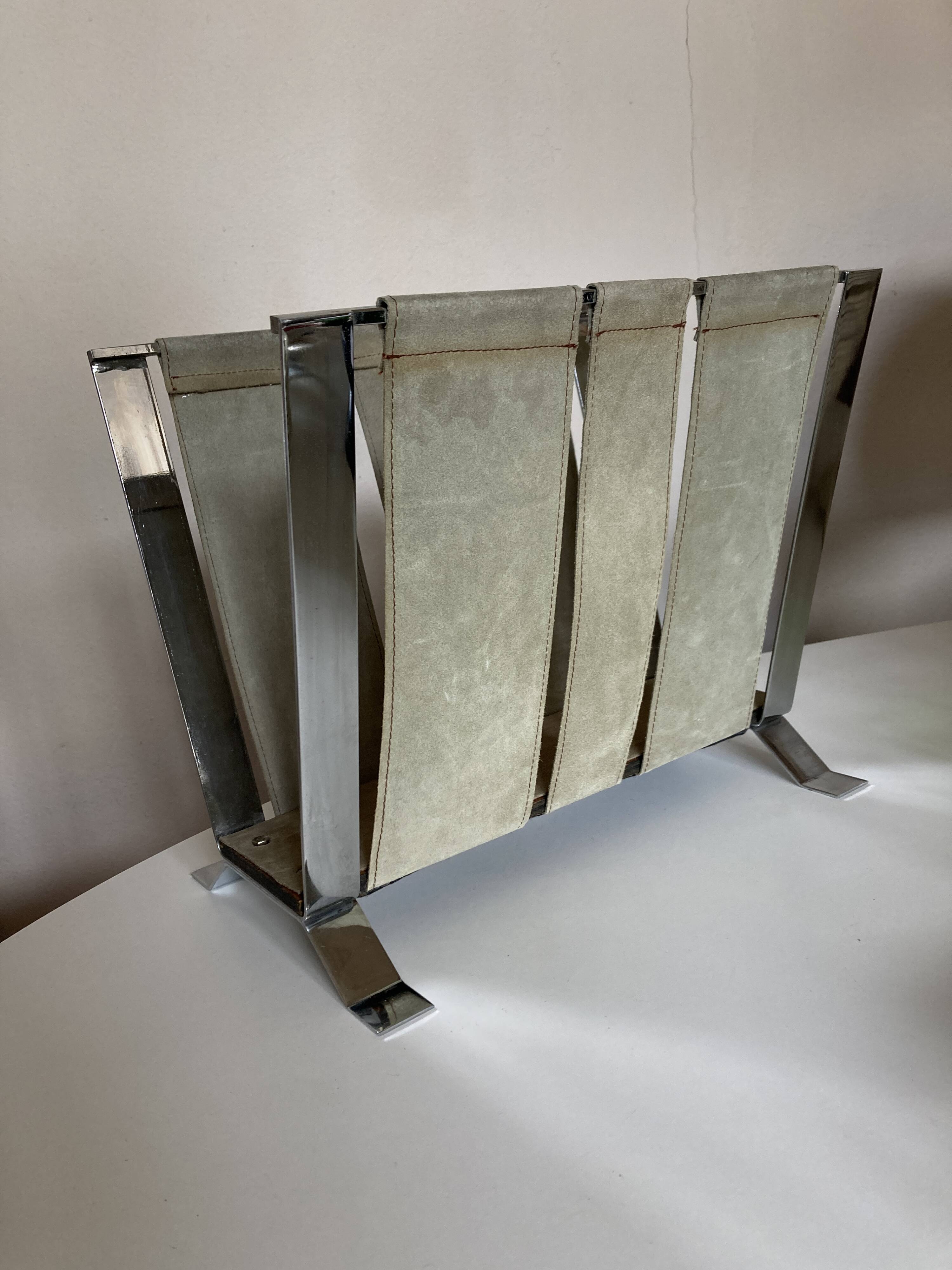 Chrome and suede calfskin magazine rack 1970